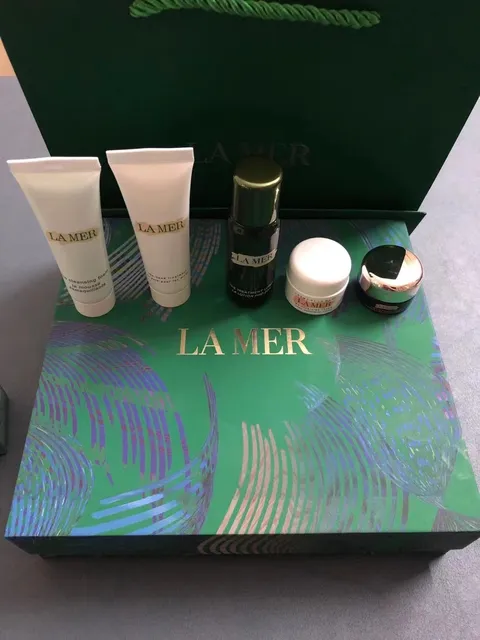 海蓝之谜奢谜中样五件套(精粹水30ml/眼霜5ml/面霜7ml/ 护手霜 30ml/ 洗面奶30ml)